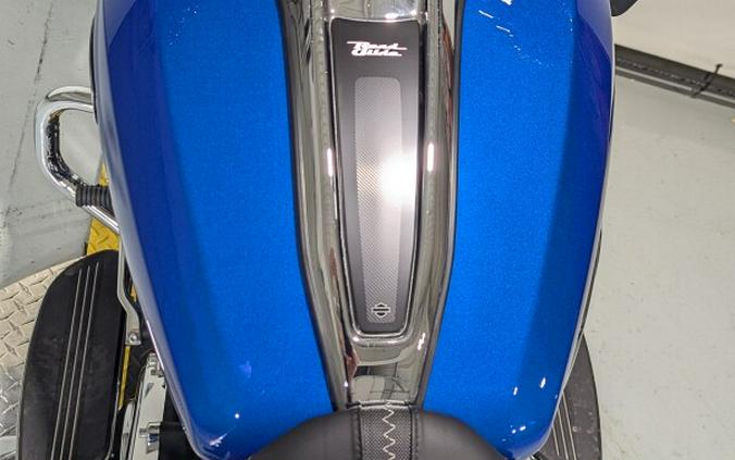 2024 Harley-Davidson® Road Glide® Blue Burst Trim Chrome