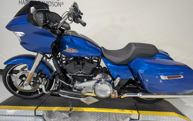 2024 Harley-Davidson® Road Glide® Blue Burst Trim Chrome