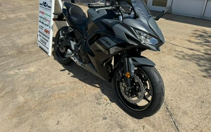 2024 Kawasaki Ninja 650 Metallic Matte Dark Gray/Metallic Spark Black/Metallic Flat Spark Black