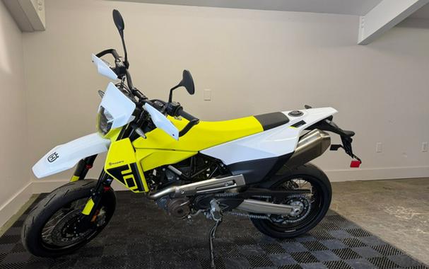 2026 Husqvarna Motorcycles Supermoto 701