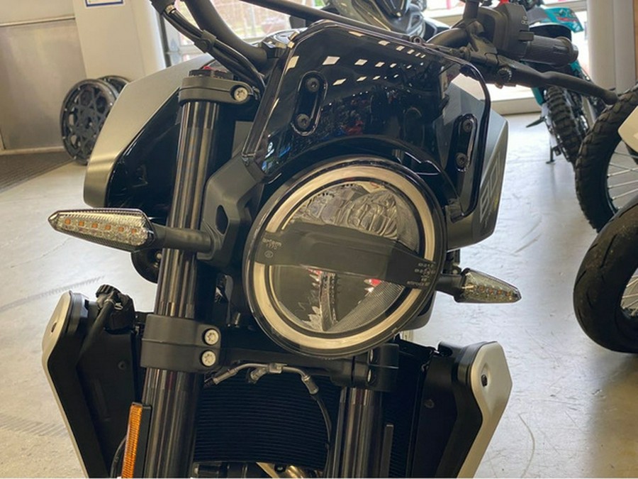 2027 Husqvarna Motorcycles SVARTPILEN 801 SE
