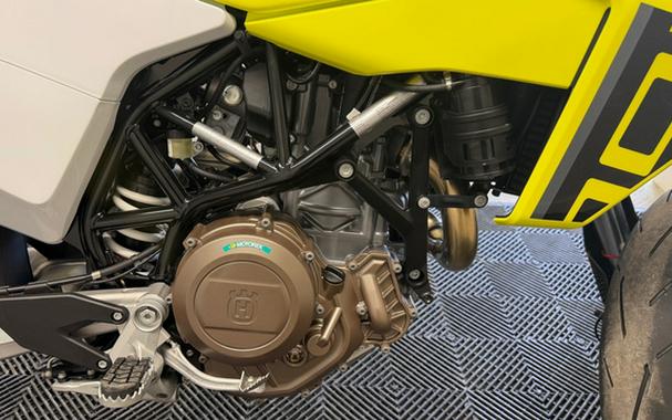 2026 Husqvarna Motorcycles Supermoto 701