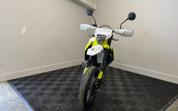 2026 Husqvarna Motorcycles Supermoto 701