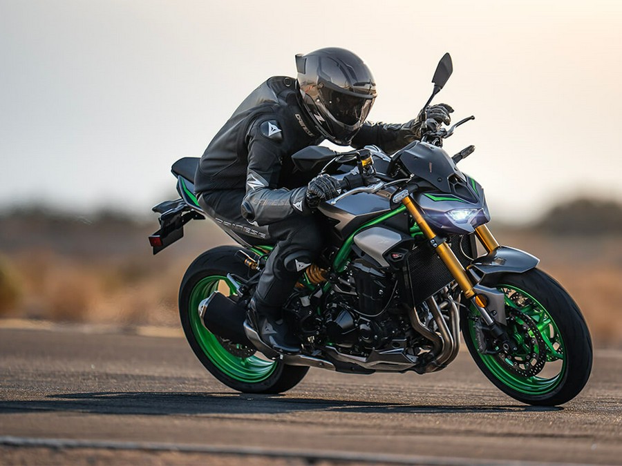 2025 Kawasaki Z900 SE ABS Metallic Matte Graphite Gray/Ebony/Metallic Graphite Gray - 109575