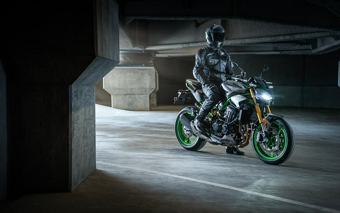 2025 Kawasaki Z900 SE ABS Metallic Matte Graphite Gray/Ebony/Metallic Graphite Gray - 109575