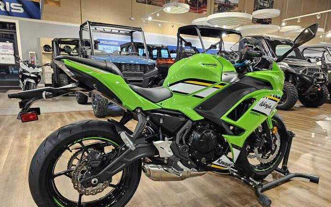2025 Kawasaki Ninja 650 KRT Edition ABS Lime Green/Ebony/Pearl Blizzard White - 109571