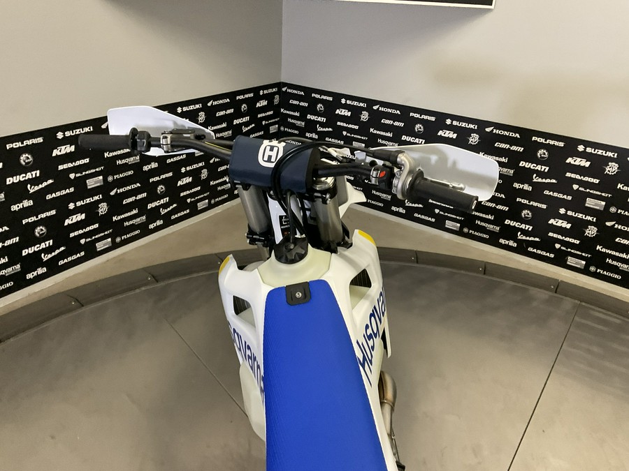 2027 HUSQVARNA FX 350 - 040274Q