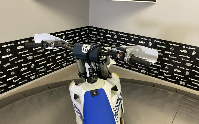 2027 HUSQVARNA FX 350 - 040274Q