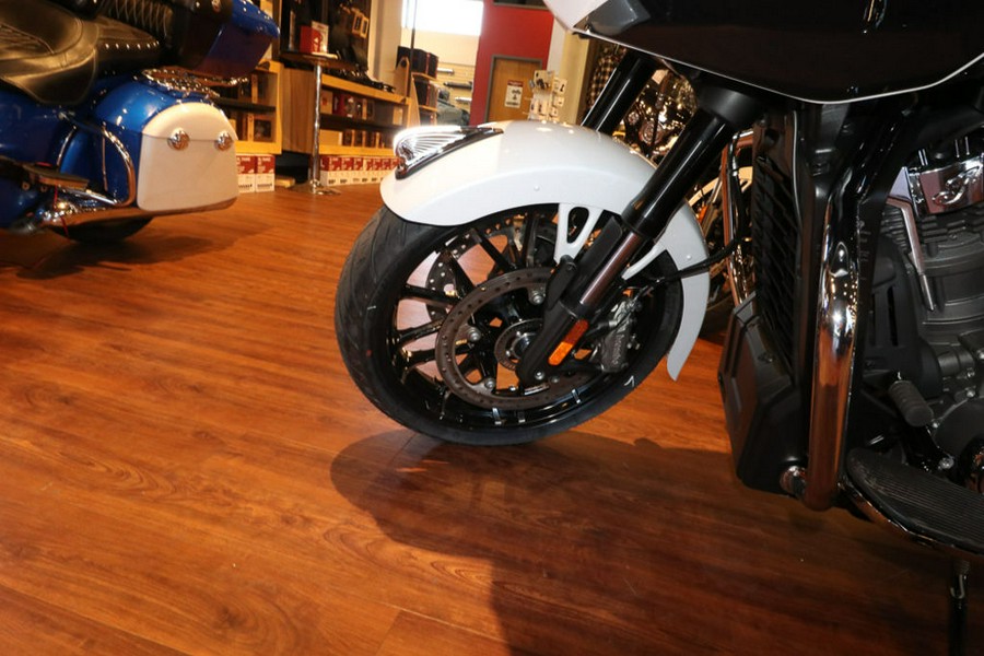 2025 Indian Motorcycle® Challenger® Limited Ghost White Metallic with Black Metallic