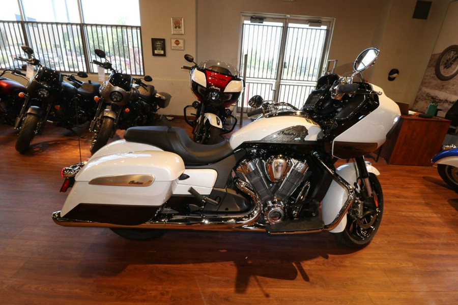 2025 Indian Motorcycle® Challenger® Limited Ghost White Metallic with Black Metallic