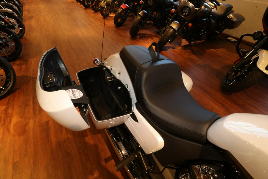 2025 Indian Motorcycle® Challenger® Limited Ghost White Metallic with Black Metallic