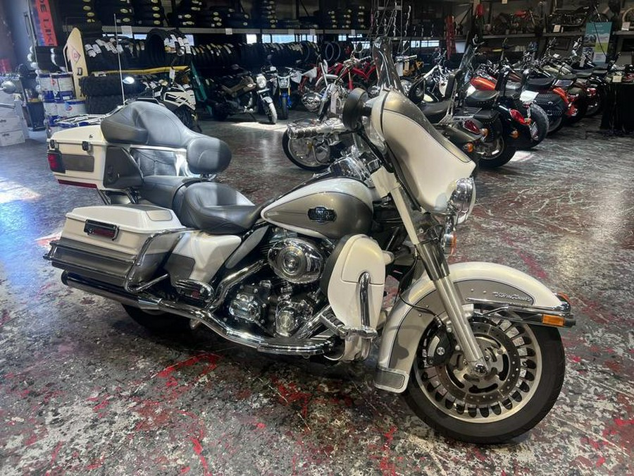 2009 Harley-Davidson® FLHTCU