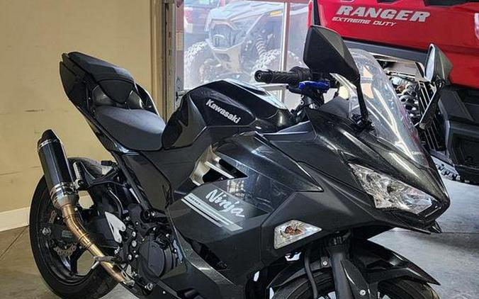 2022 Kawasaki Ninja 400 Base