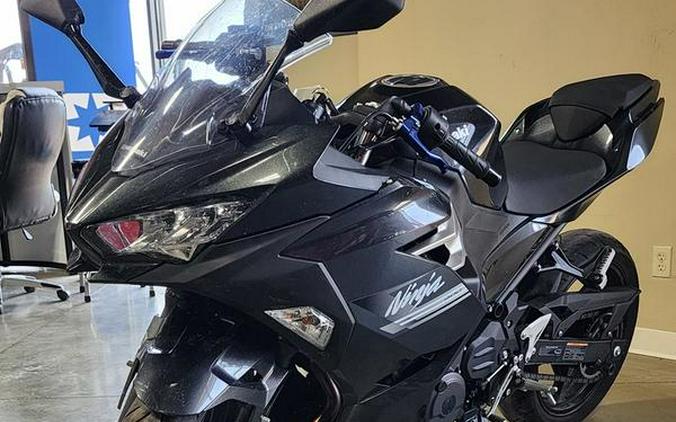 2022 Kawasaki Ninja 400 Base