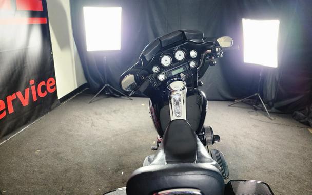 2011 HARLEY-DAVIDSON FLHXI - F609462