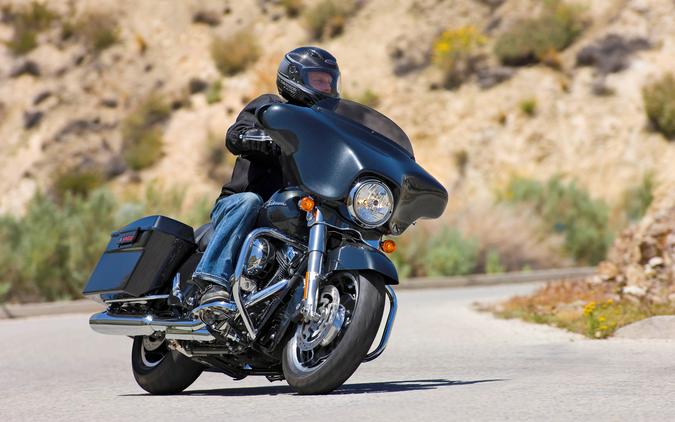 2011 HARLEY-DAVIDSON FLHXI - F609462