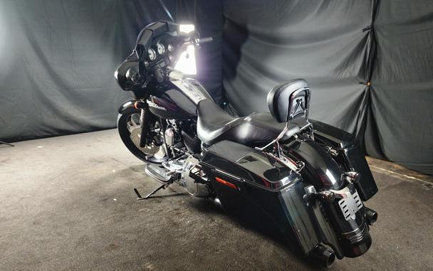 2011 HARLEY-DAVIDSON FLHXI - F609462