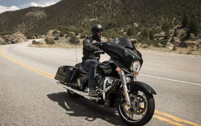 2011 HARLEY-DAVIDSON FLHXI - F609462