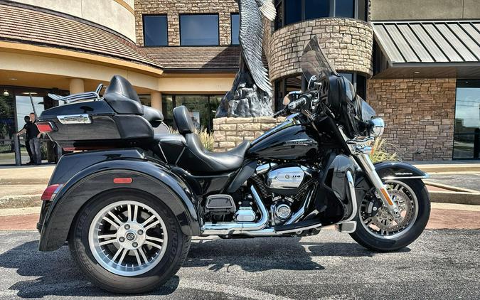 2020 Harley-Davidson® Tri Glide® Ultra Vivid Black