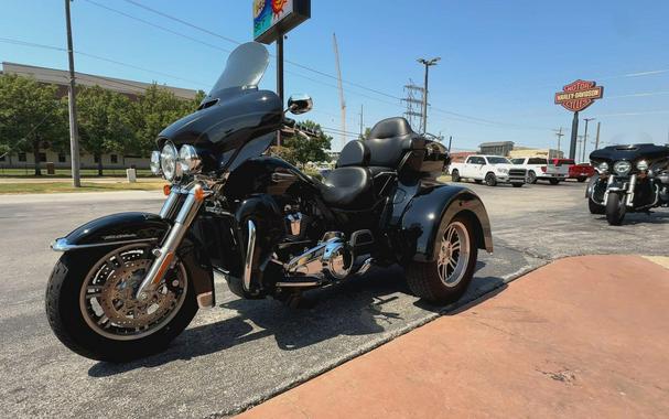 2020 Harley-Davidson® Tri Glide® Ultra Vivid Black