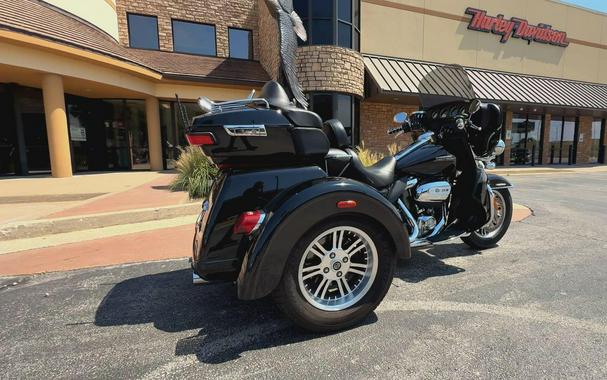2020 Harley-Davidson® Tri Glide® Ultra Vivid Black
