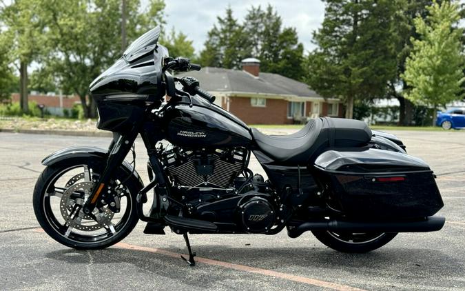 2024 Harley-Davidson Street Glide® Vivid Black - Black Finish