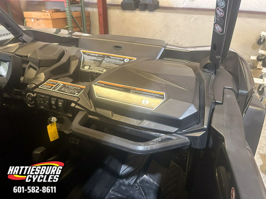 2025 Can-Am Commander XT 700