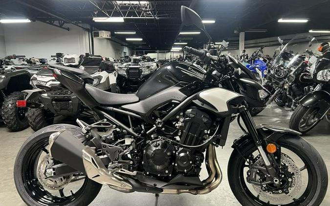 2025 Kawasaki Z900 ABS Metallic Spark Black/Metallic Carbon Gray
