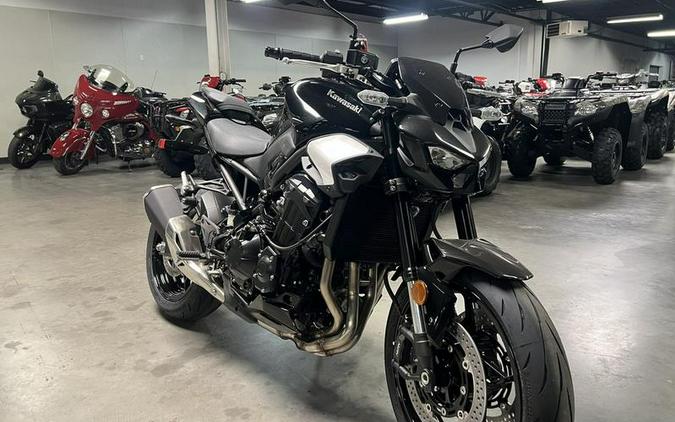 2025 Kawasaki Z900 ABS Metallic Spark Black/Metallic Carbon Gray