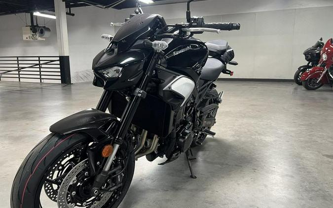 2025 Kawasaki Z900 ABS Metallic Spark Black/Metallic Carbon Gray