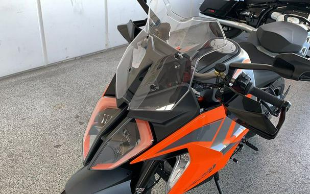 2023 KTM 1290 SUPER DUKE GT