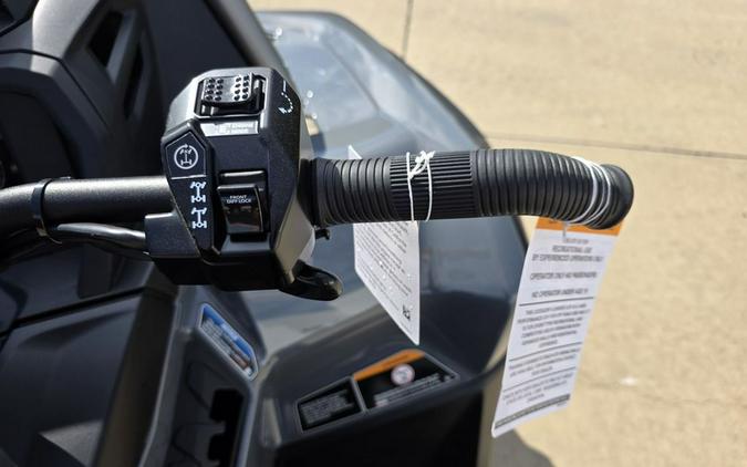 2026 Can-Am® Outlander X mr 1000R Granite Grey