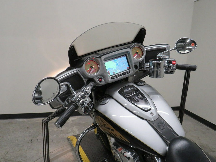 2017 Indian Motorcycle® Chieftain® Star Silver Over Thunder Black