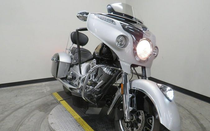 2017 Indian Motorcycle® Chieftain® Star Silver Over Thunder Black