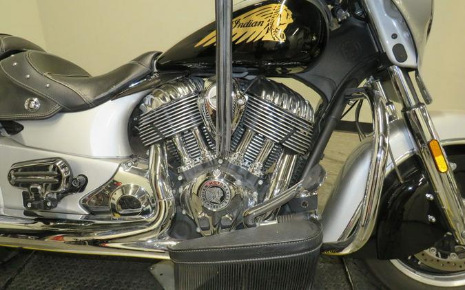 2017 Indian Motorcycle® Chieftain® Star Silver Over Thunder Black