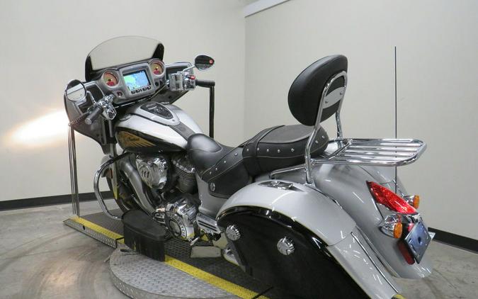 2017 Indian Motorcycle® Chieftain® Star Silver Over Thunder Black