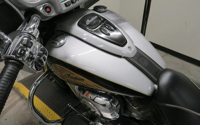 2017 Indian Motorcycle® Chieftain® Star Silver Over Thunder Black