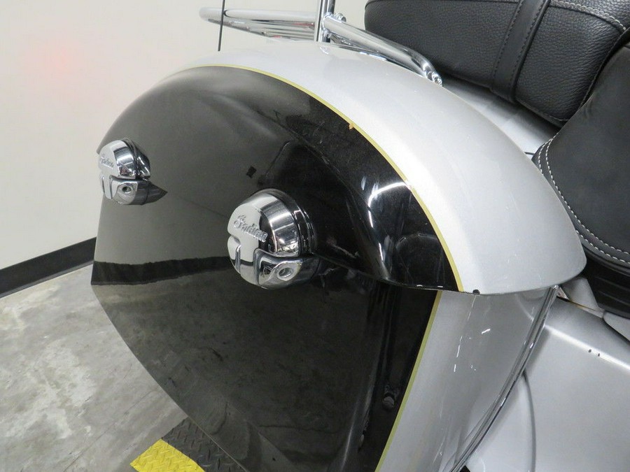 2017 Indian Motorcycle® Chieftain® Star Silver Over Thunder Black