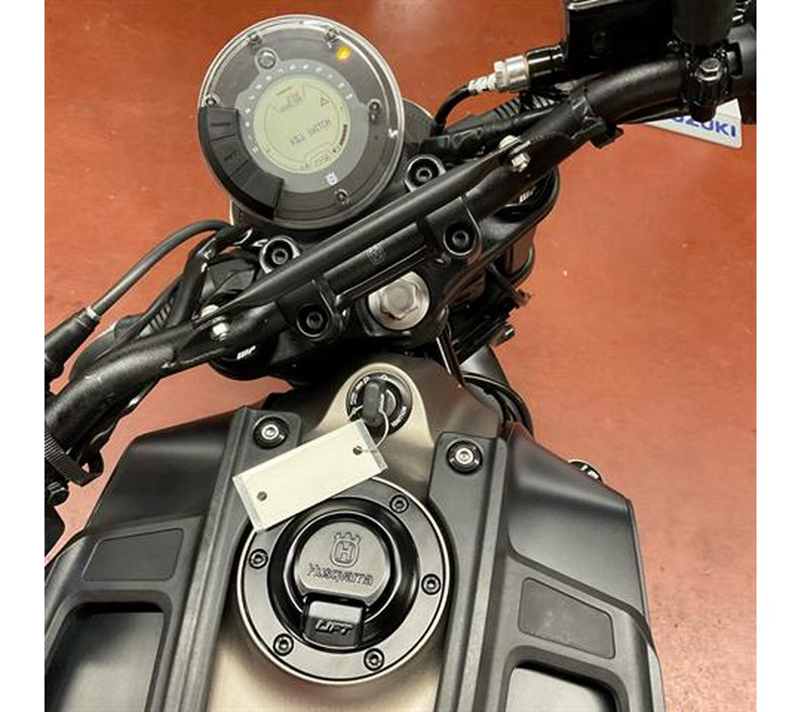 2022 Husqvarna Svartpilen 401