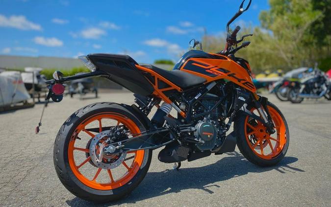 2023 KTM 200 Duke