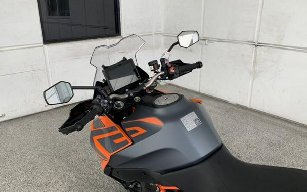 2023 KTM 1290 SUPER DUKE GT