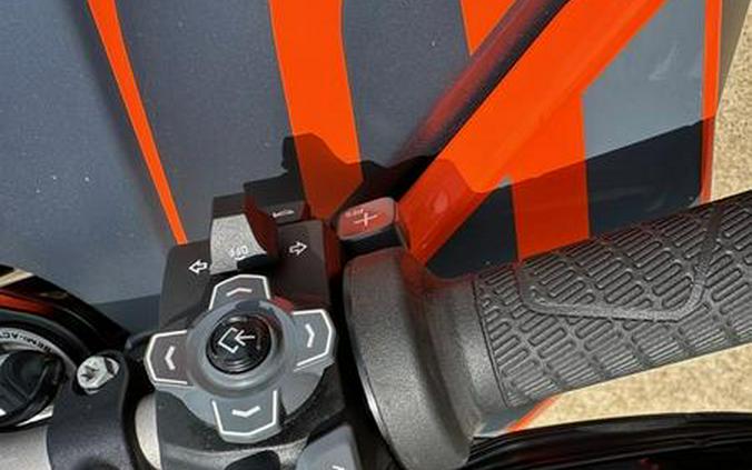 2023 KTM 1290 Super Duke GT