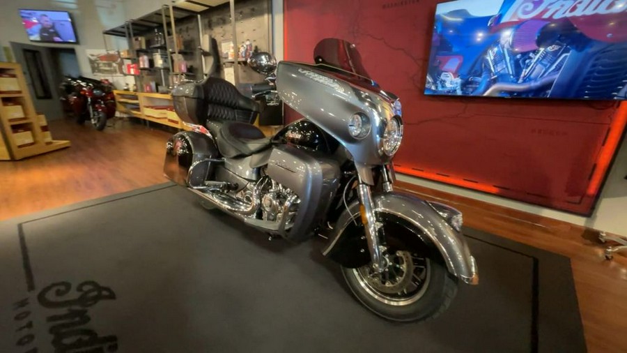 2017 Indian Motorcycle® Roadmaster® Steel Gray Over Thunder Black