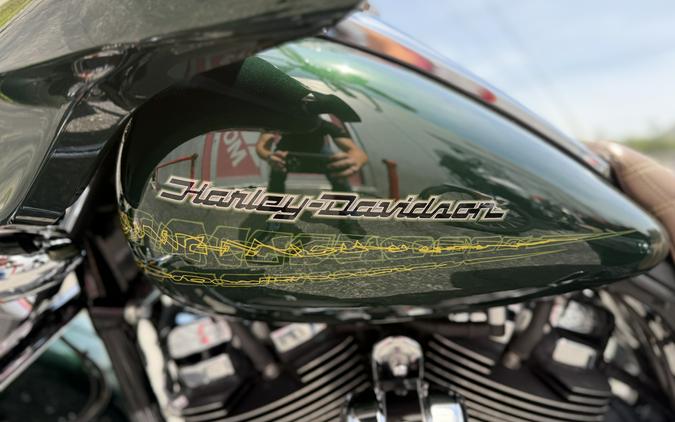 2019 Harley-Davidson® Street Glide FLHX - 09226T