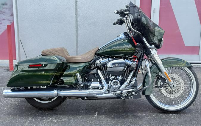 2019 Harley-Davidson® Street Glide FLHX - 09226T