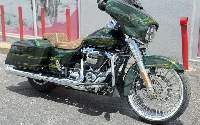 2019 Harley-Davidson® Street Glide FLHX - 09226T