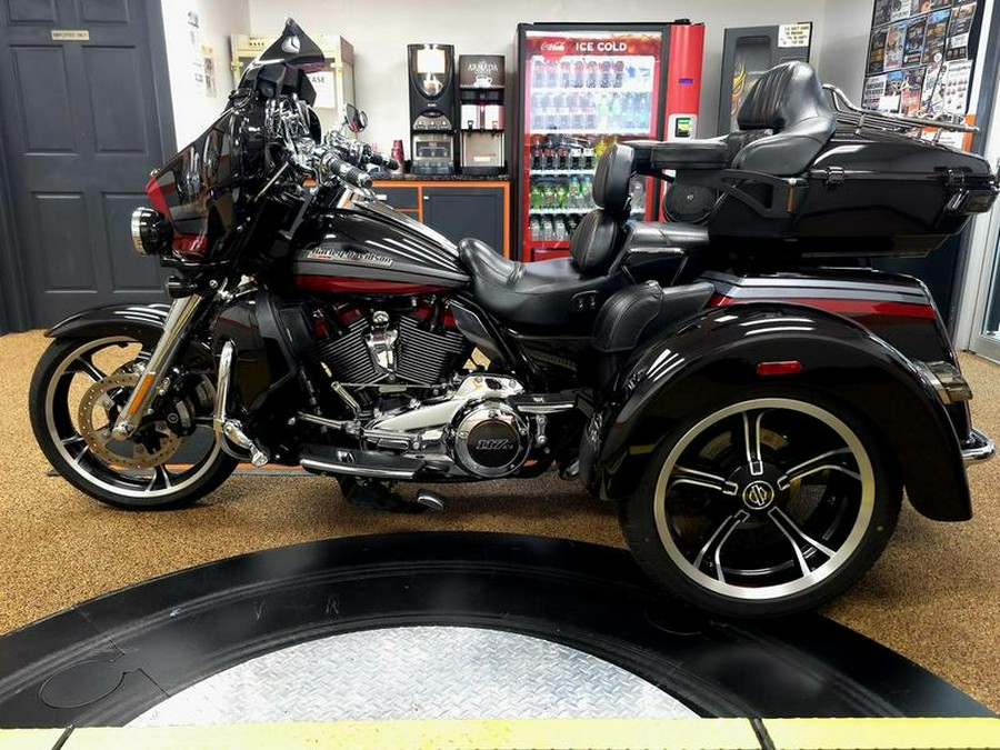 2020 Harley-Davidson® FLHTCUTGSE - CVO™ Tri Glide®