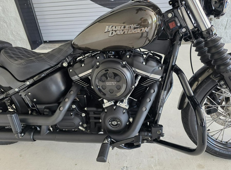 2020 Harley-Davidson® Street Bob® River Rock Gray