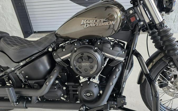 2020 Harley-Davidson® Street Bob® River Rock Gray