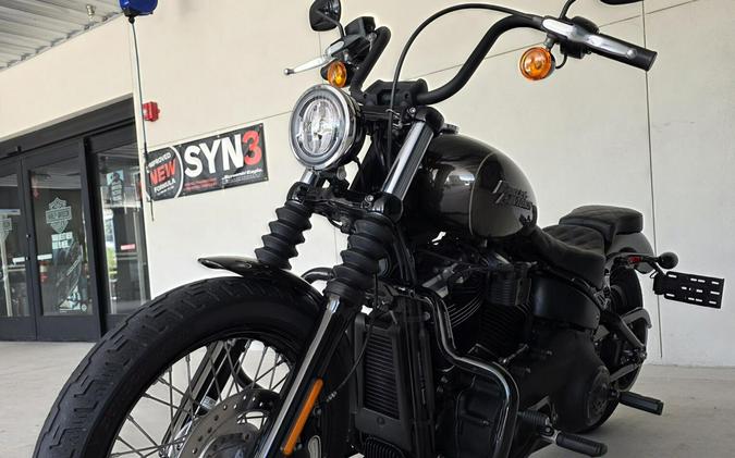 2020 Harley-Davidson® Street Bob® River Rock Gray